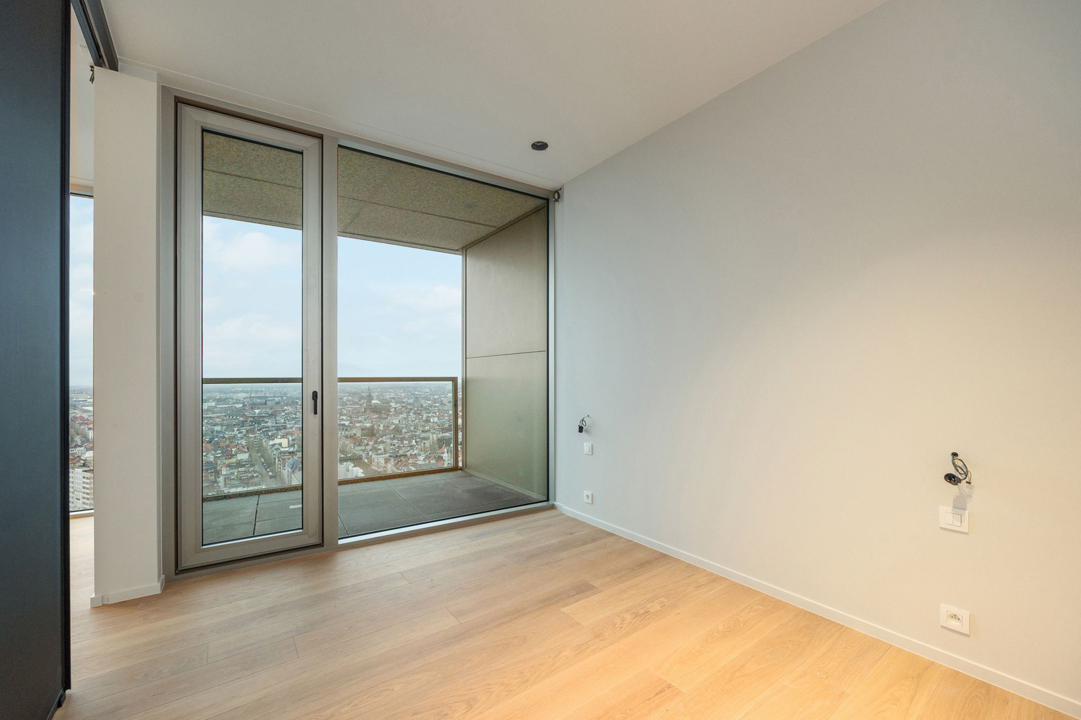 ANTWERPEN - Antwerp Tower  foto 7