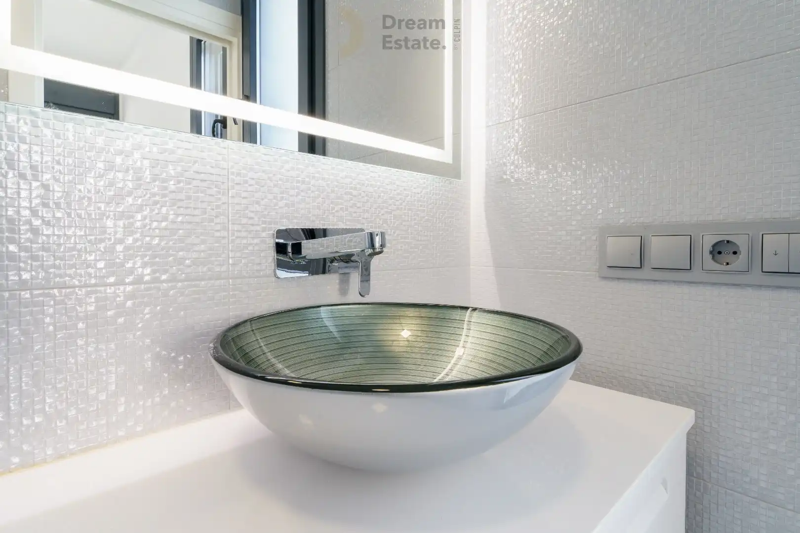 Nieuwbouwwoningen (nog slechts 2) tegenover de golf met zicht naar zee te Mijas. foto 24