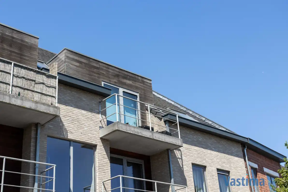 Lichtrijk appartement met 2 terrassen, staanplaats en extra zolderruimte foto 2