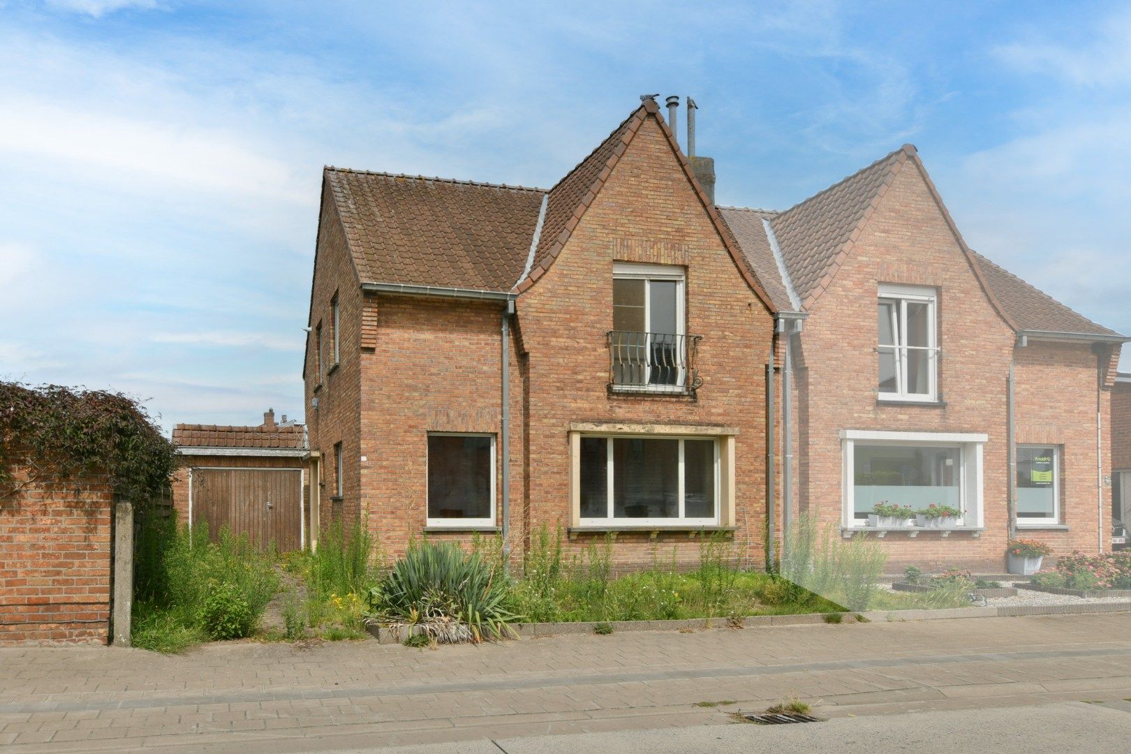 Hoofdfoto van de publicatie: Te renoveren woning met potentieel in hartje St-Kruis!