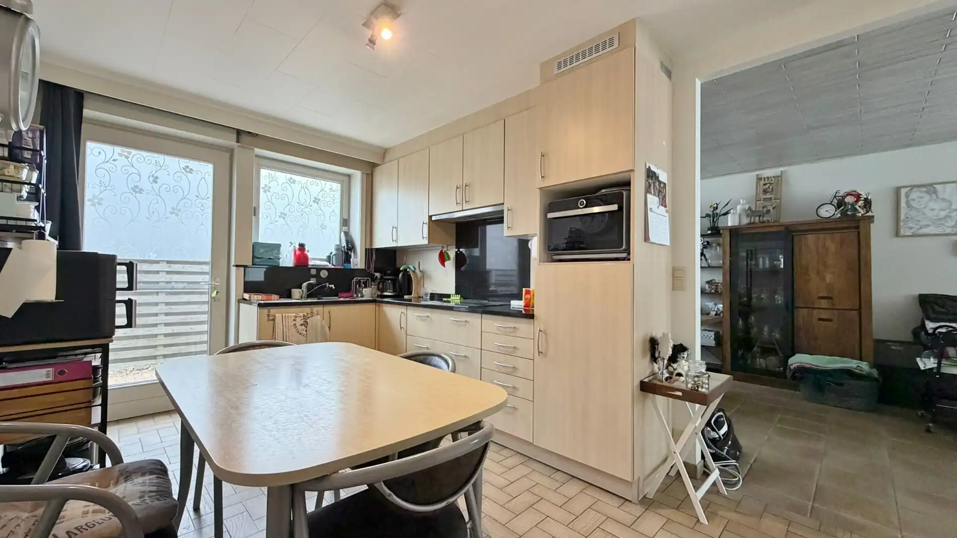 Ruime gelijkvloerse villa met tuin en garage in rustige wijk te Boezinge. foto 6