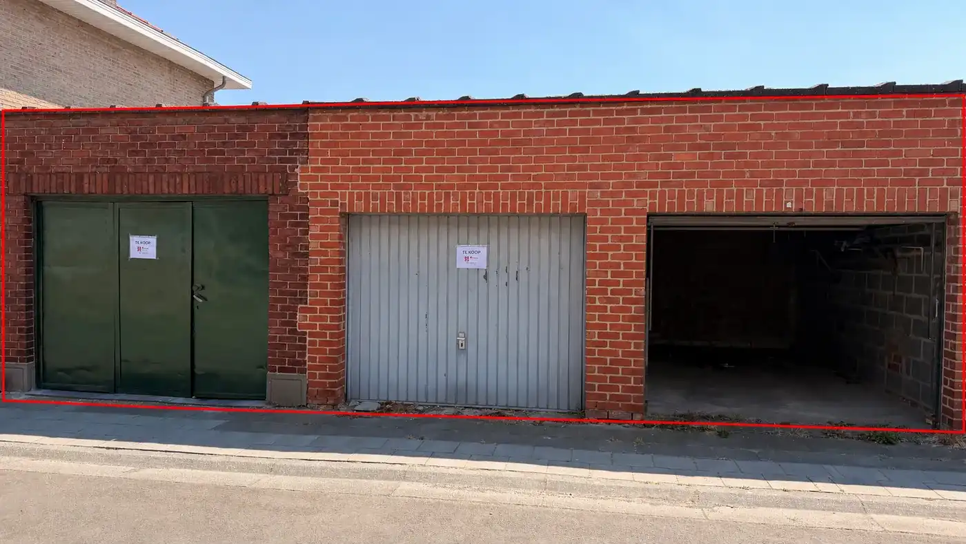 3 garageboxen te koop in Harelbeke foto {{pictureIndex}}