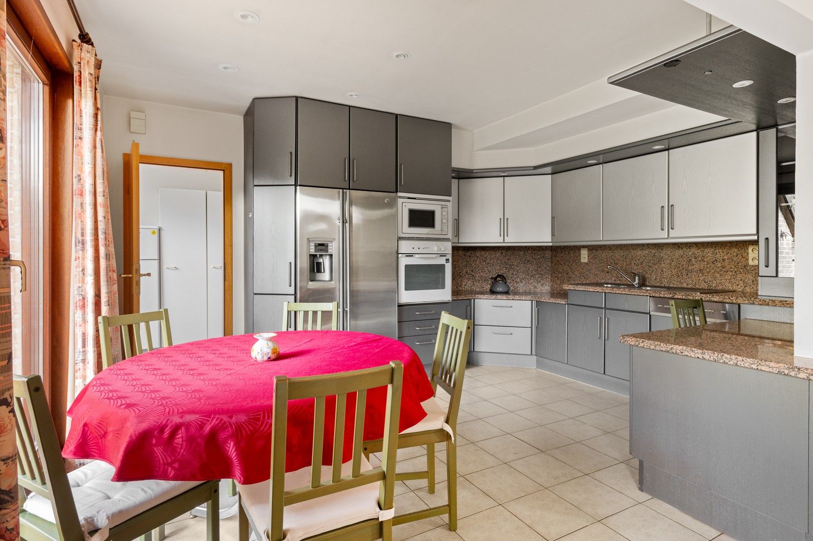 Vrijstaande villa in het groen op een perceel van 3501 m² foto 8
