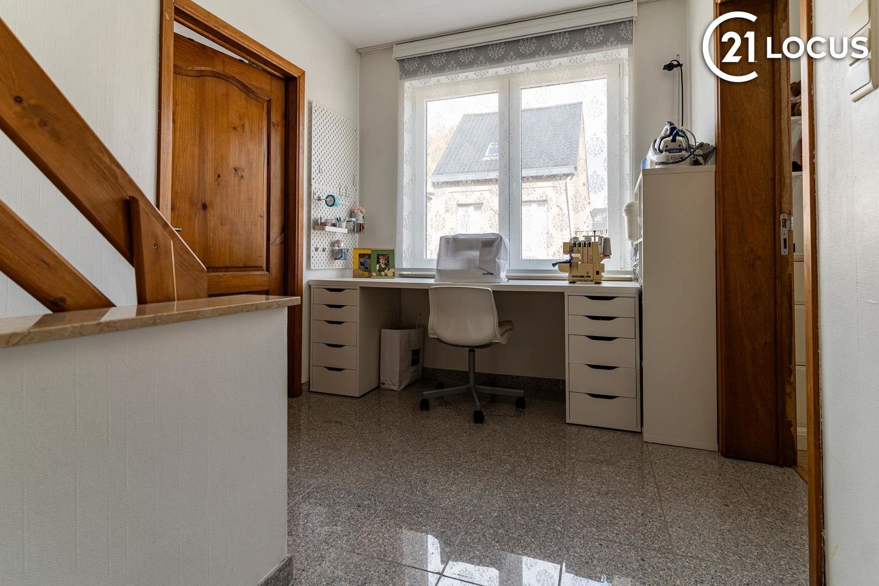 Instapklare en ruime woning in het hart van Kruibeke foto 8