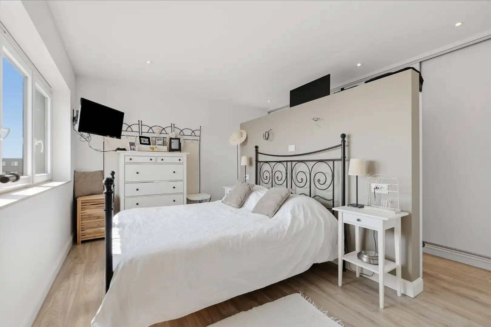 Moderne bel-etagewoning met polyvalente ruimte, zonnige tuin en energiezuinige afwerking foto 11