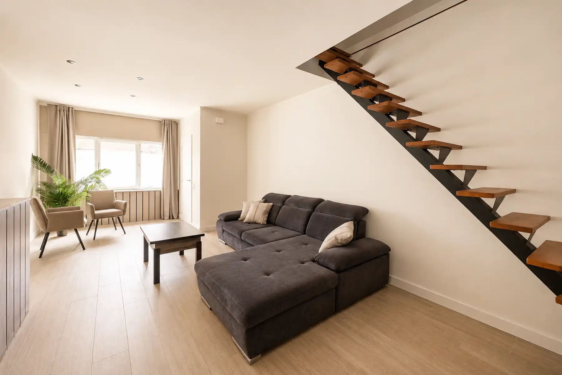 Lichtrijke, gerenoveerde woning in Boom foto 2
