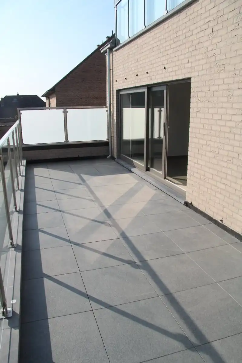 Ruim appartement met 2 slk, 2 terrassen, garage en autostaanplaats foto 9