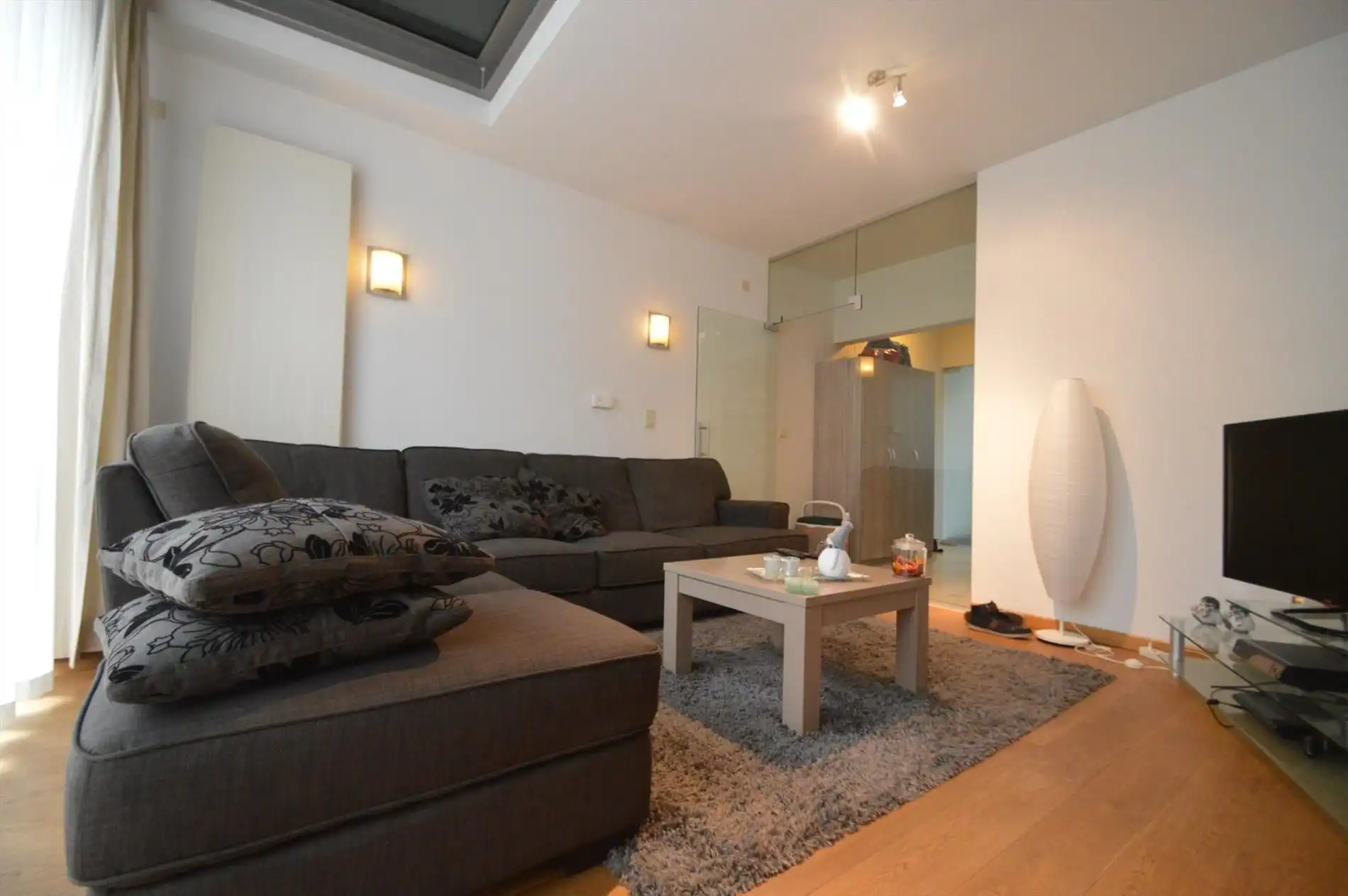 Stijlvol duplexappartement in centrum v Hoeselt met 1 slaapkamer en terras. Geen gemeenschappelijke onkosten foto 3