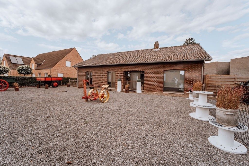 Hoofdfoto van de publicatie: RUIME GELIJKVLOERSE WONING MET 3 SLAAPKAMERS, GARAGE EN RUIME TUIN TE HASSELT (KERMT)