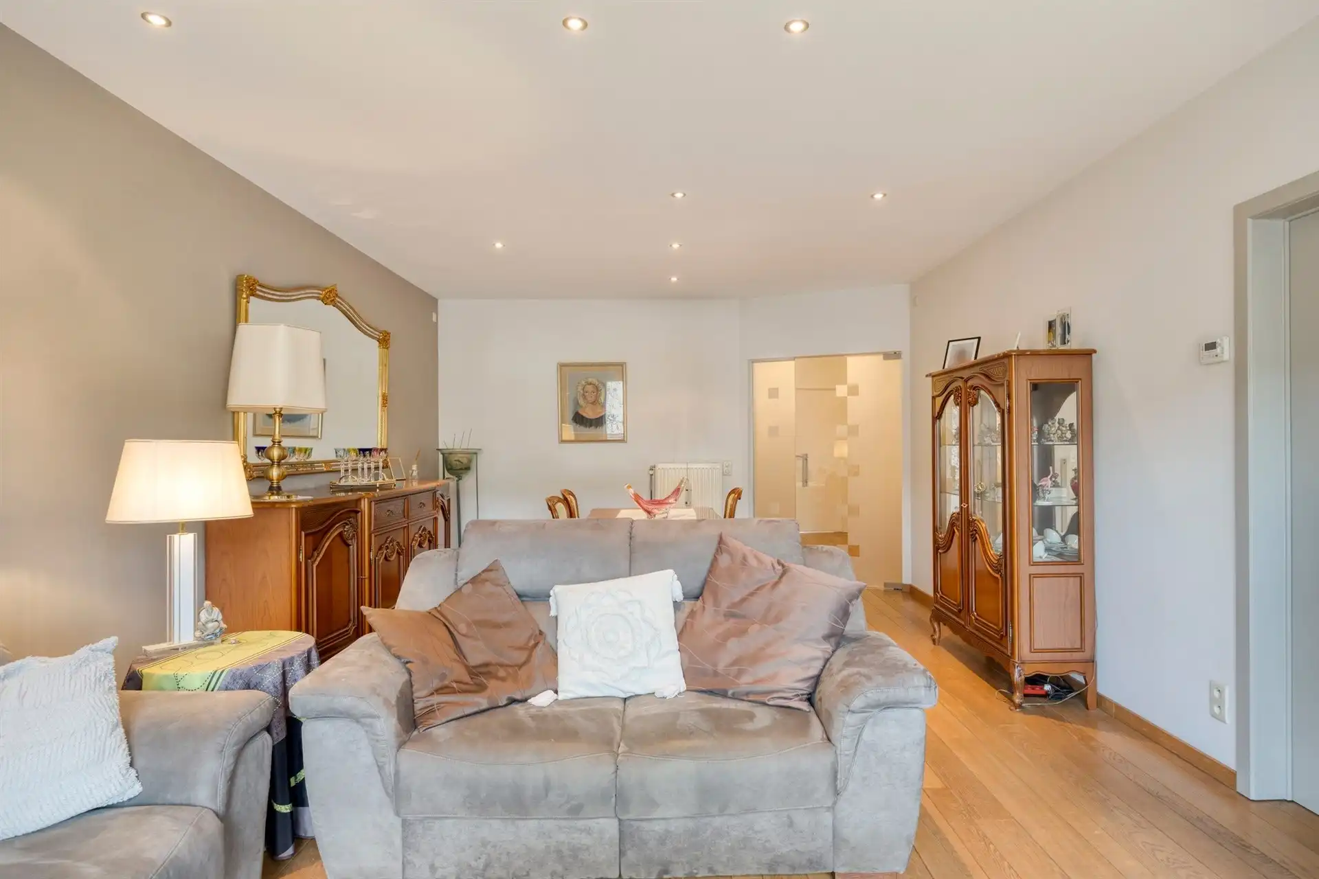 Uitstekend gelegen 3 slaapkamerappartement met 2 autostaanplaatsen (105m²) foto 4