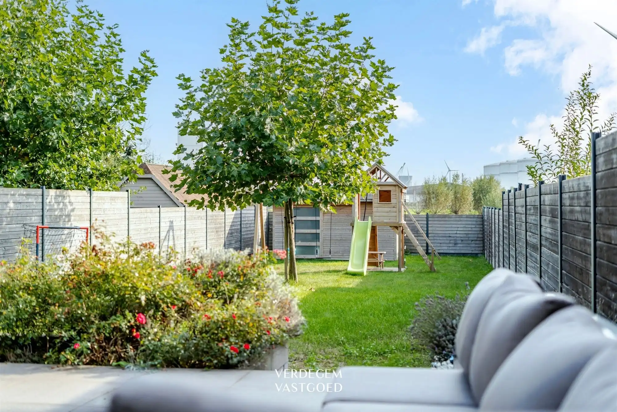 Knappe woning in een rustige buurt met 4 slaapkamers en heerlijke tuin foto 16
