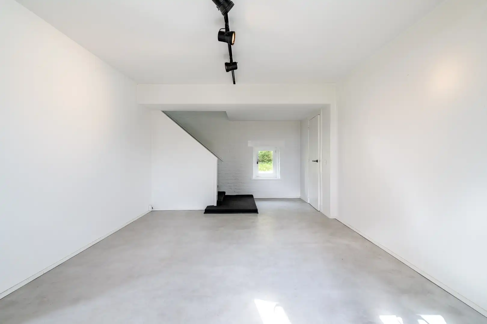 Exclusieve karaktervolle woning op een enorm perceel met 4 slaapkamers, super grote tuin met prachtig zicht op de polders foto 12