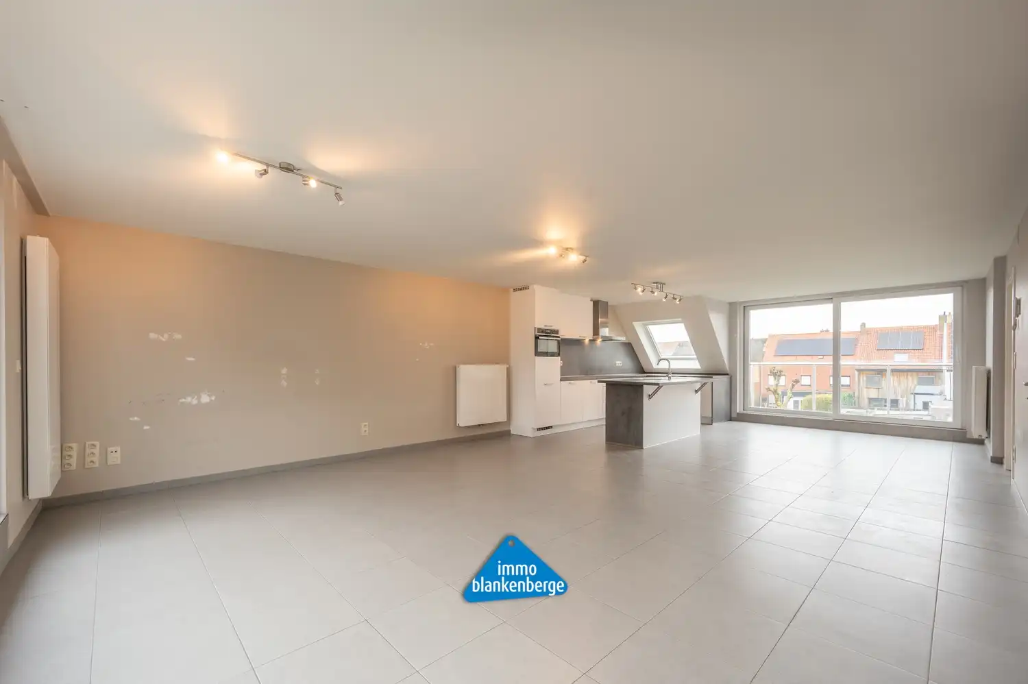 Recent zeer ruim duplex appartement in Uitkerke foto 8