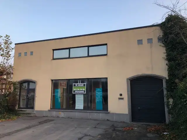 TOONZAAL + MAGAZIJN + KANTOOR foto 7