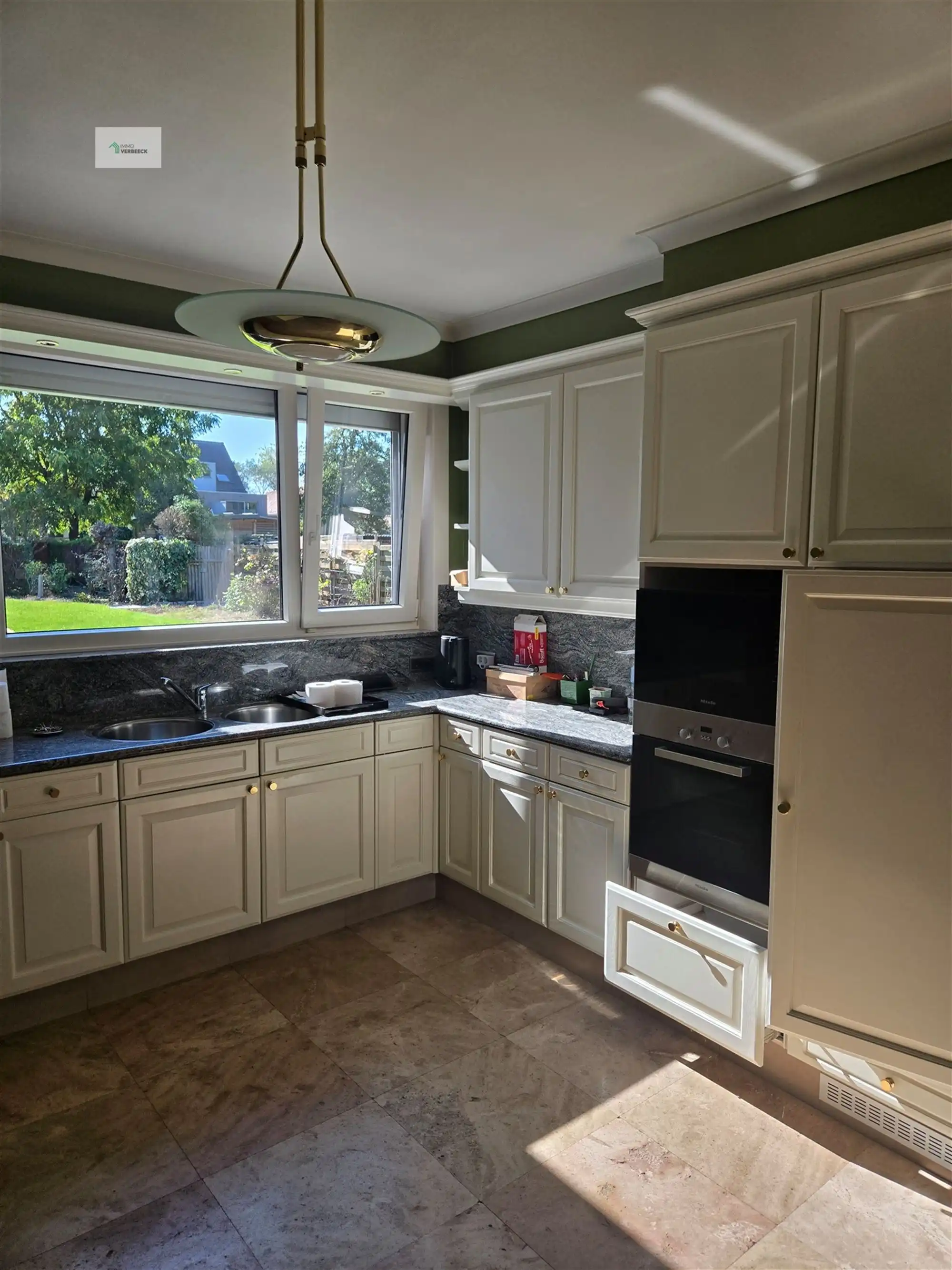 Ruime woning met 4 slaapkamers op 914 m² te Bale foto 6
