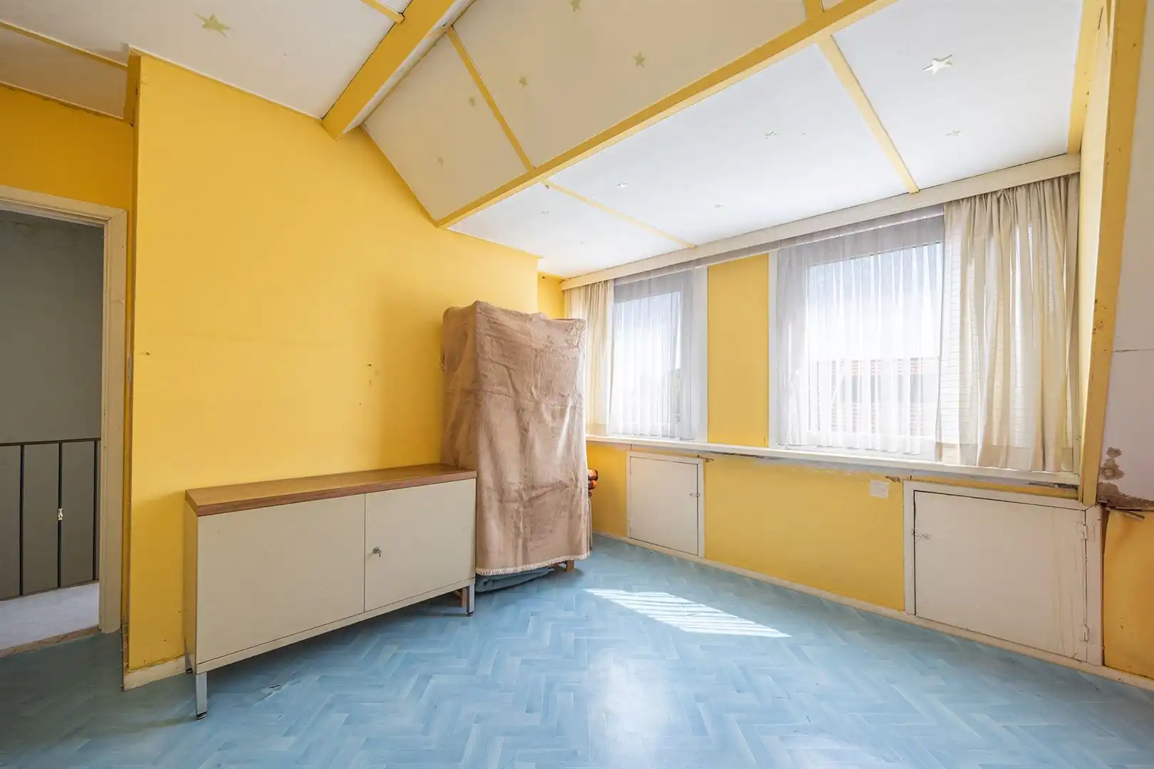Ruime te renoveren woning met tuin in dorpscentrum foto 21