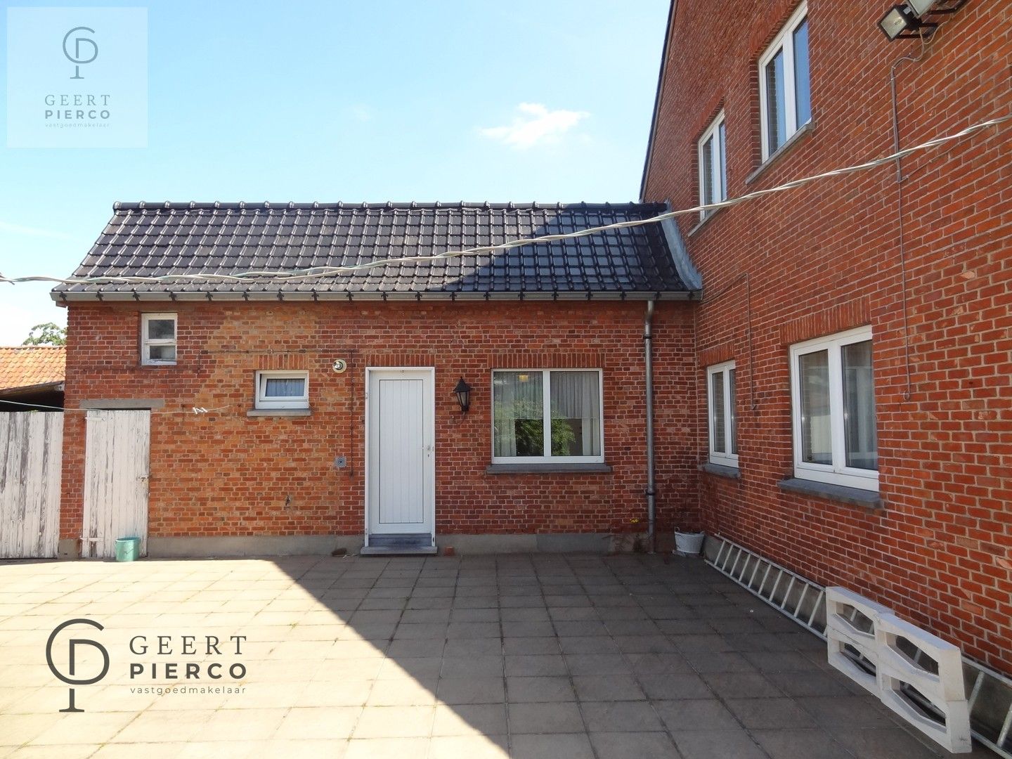 Centraal tussen Hasselt en Sint-Truiden, treffen we aan de Steenweg 56 te Alken deze te renoveren woning met drie slaapkamer, garage en tuin op een perceel van 8a03ca (breedte perceel circa 22m). foto 26