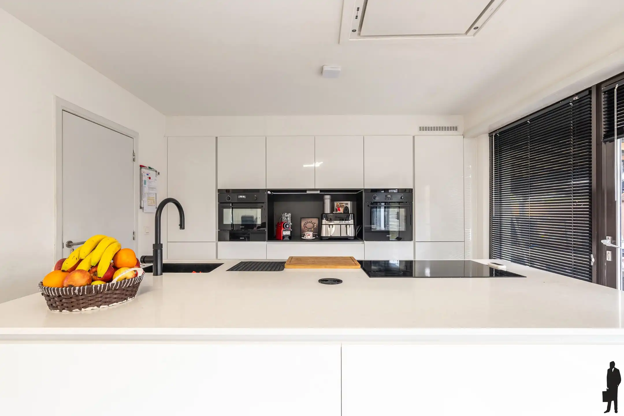 Laagbouwwoning met kelder op hoekperceel van 834m² foto 7