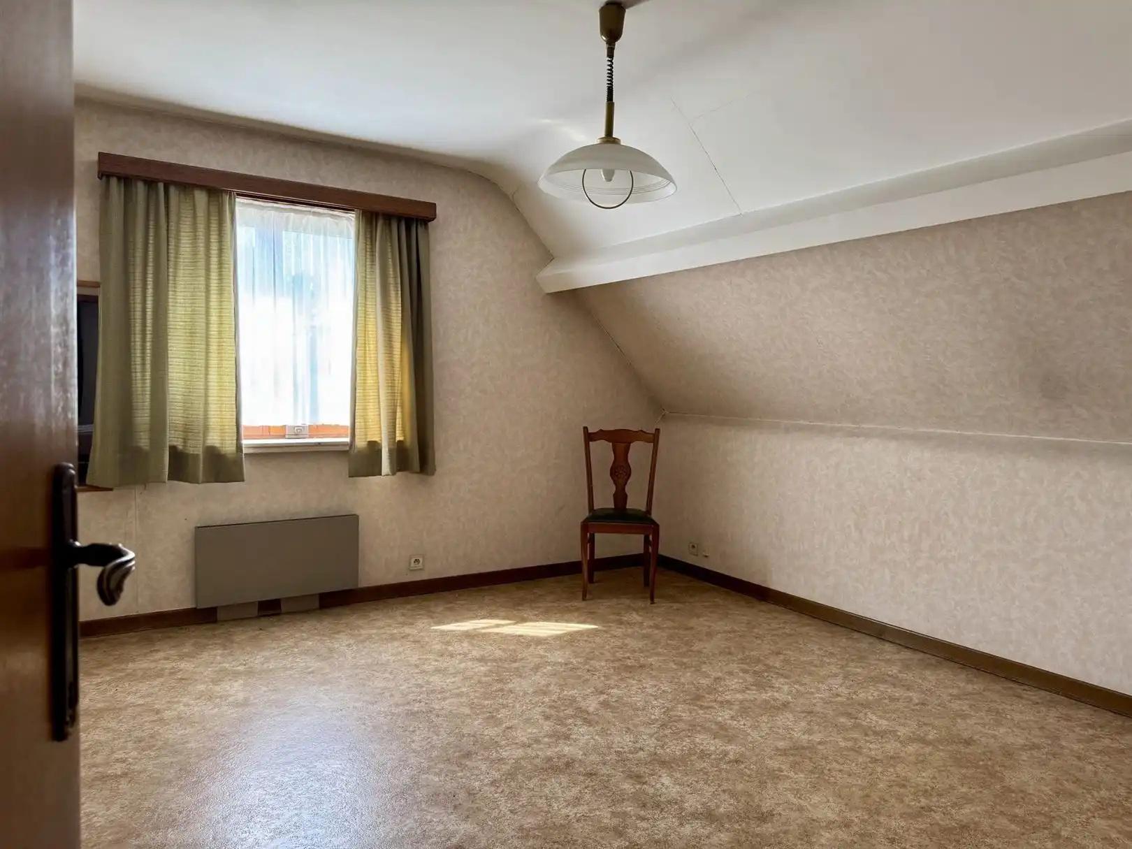 Ruime villa met 4 slpk's, 2 badkamers en garage foto 19