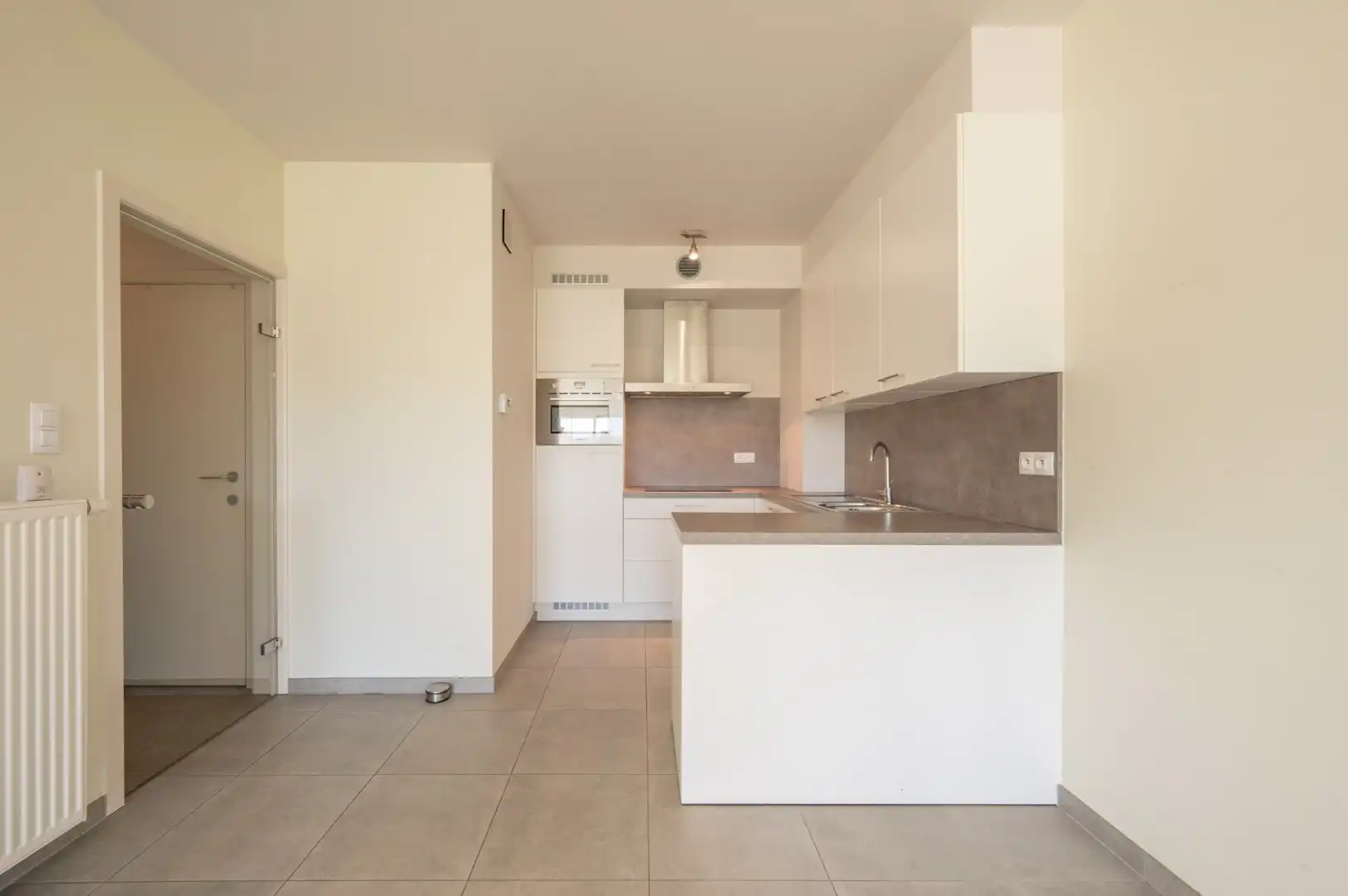 Instapklaar appartement met garage in Bredene foto 5