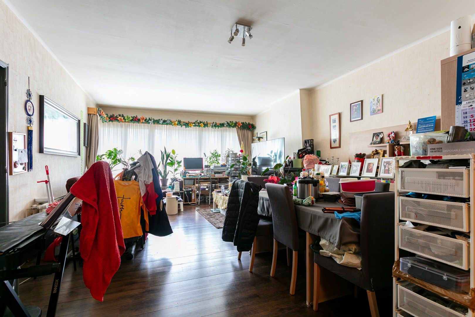 Te renoveren 2-slaapkamer appartement (107m²) met twee terrassen! foto {{pictureIndex}}