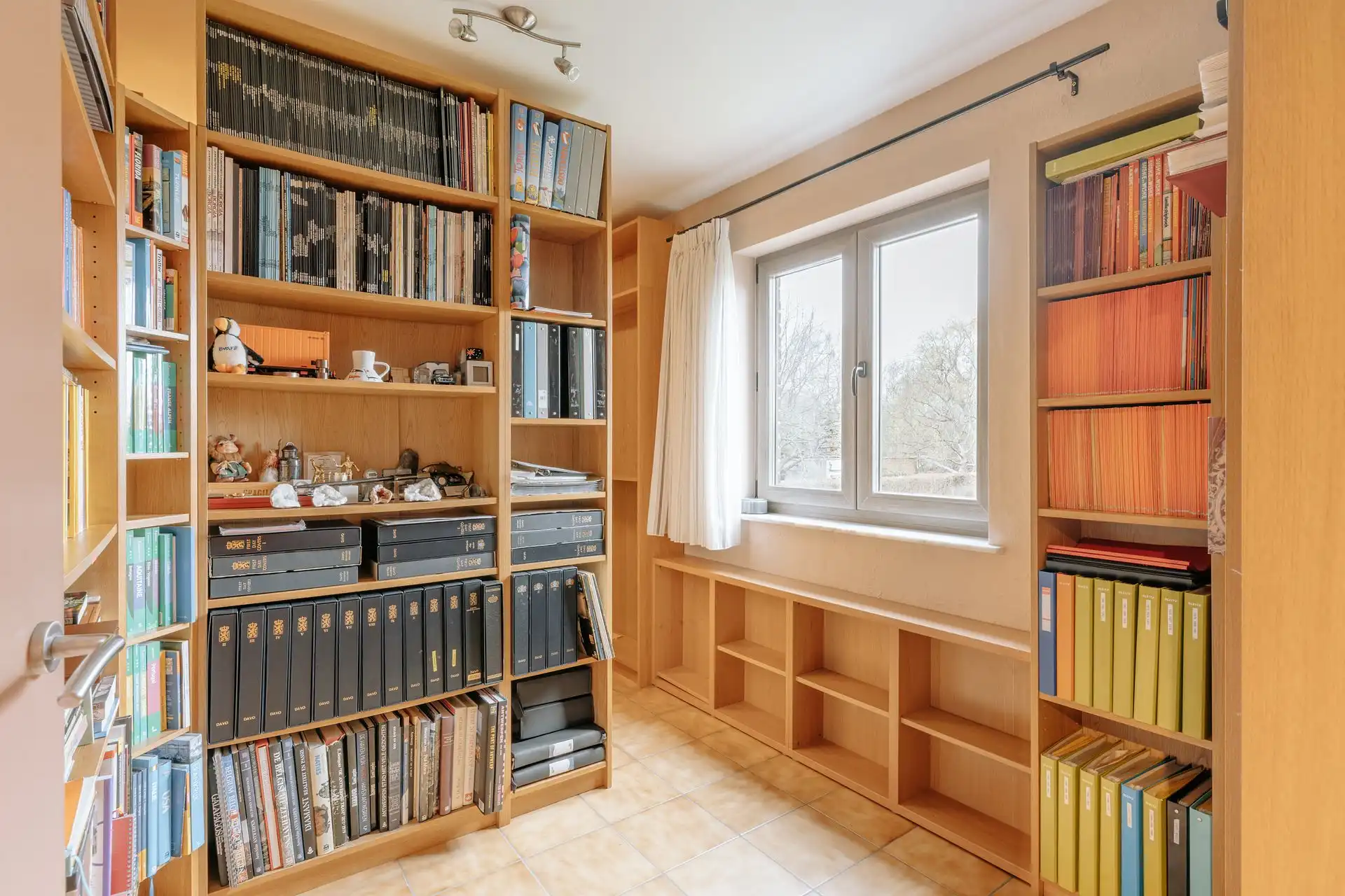 Stijlvolle halfopen woning met grote tuin en zwembad! foto 15