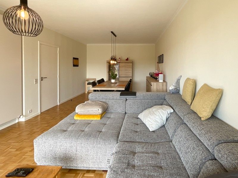 Centraal gelegen appartement met twee slaapkamers en een terras foto 3