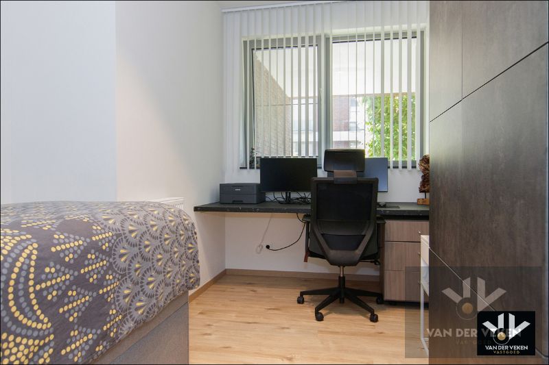 LUXUEUS GVL 3 SLPK-APP MET TUIN EN TWEE STAANPLAATSEN foto 15