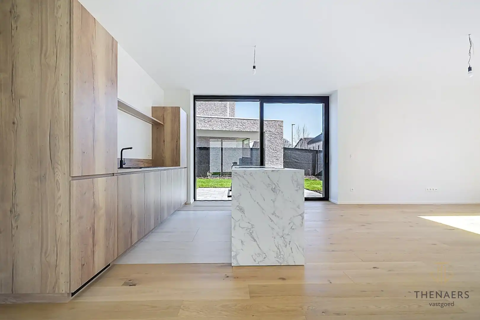Strakke en luxueus gerenoveerde open bebouwing met hoogwaardige afwerking en EPC A in Wilderen. foto 8