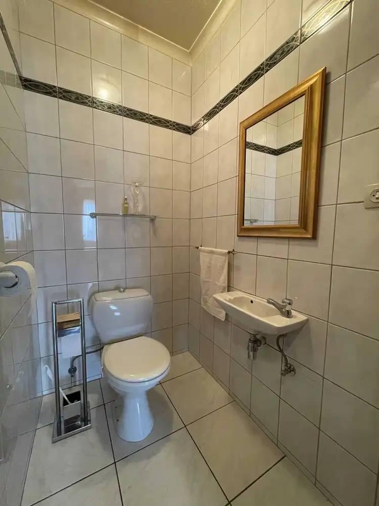 Charmante woning met grote tuin foto 12