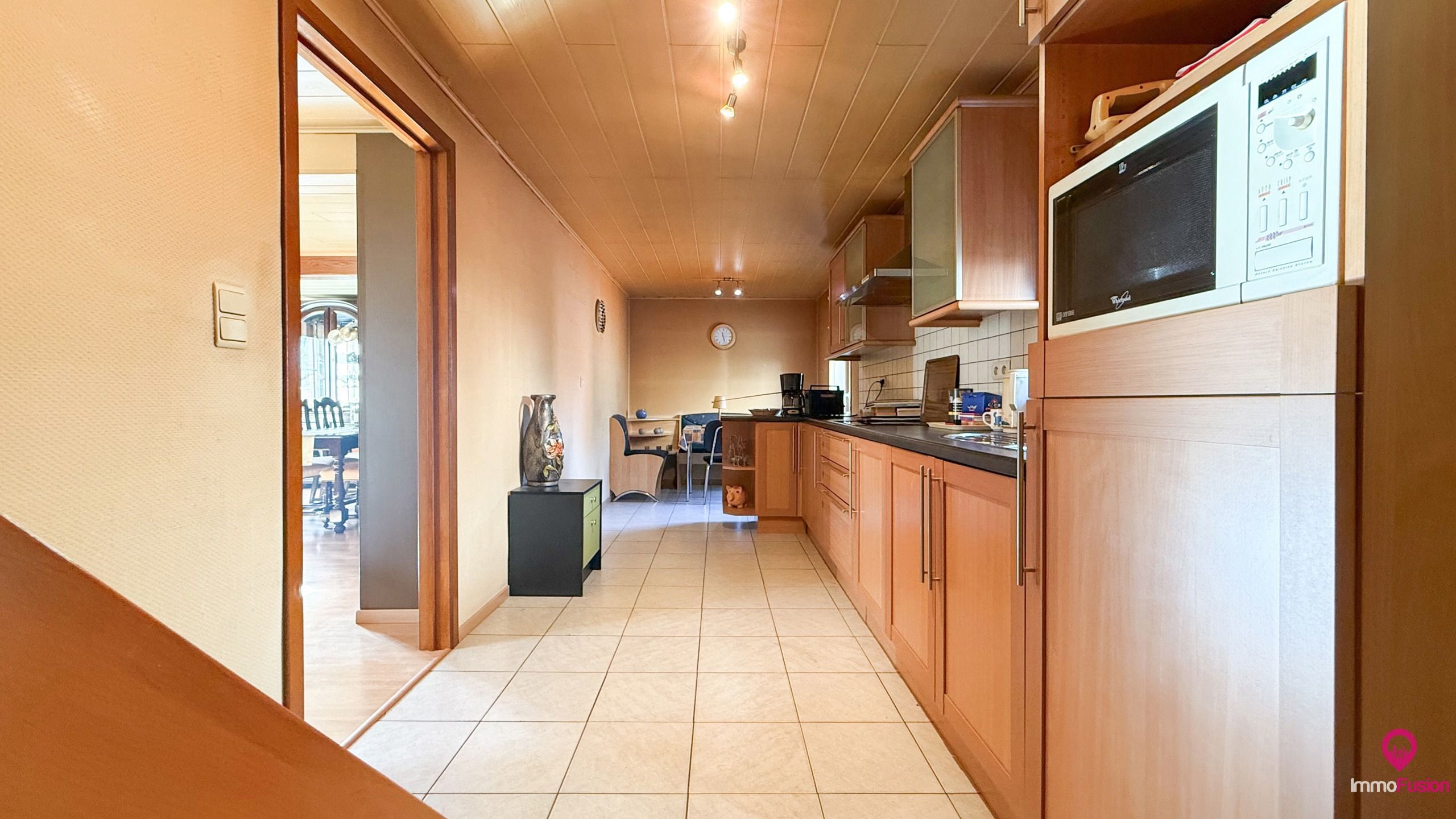 Deels gerenoveerde woning met groot perceel van ca 13are! foto 10