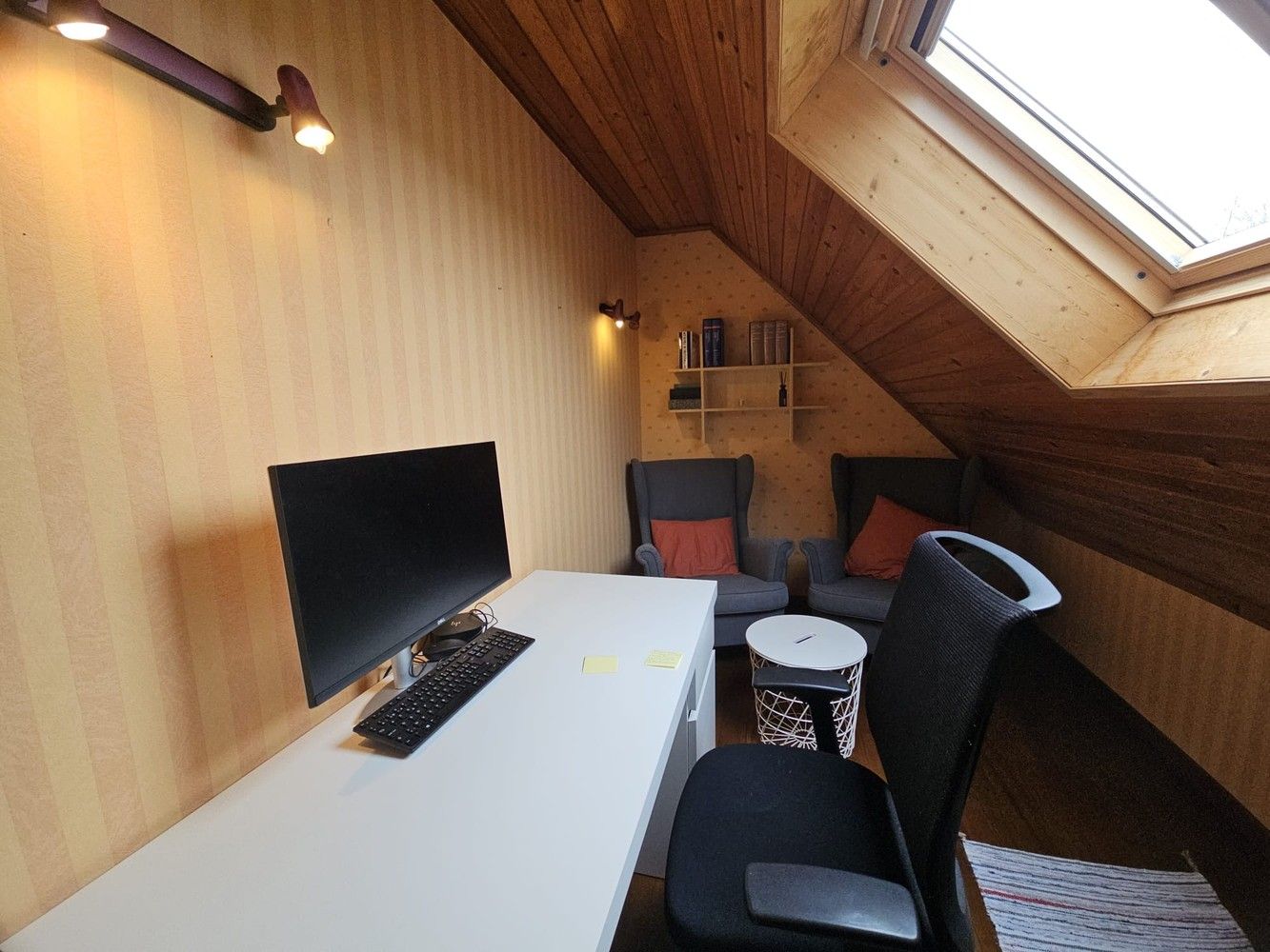 Karaktervol landhuis met bijgebouw op mooi, breed perceel met een opp. van 30a32ca foto 20