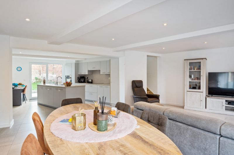 Instapklare woning met 4 slaapkamers en zonnige tuin foto 7