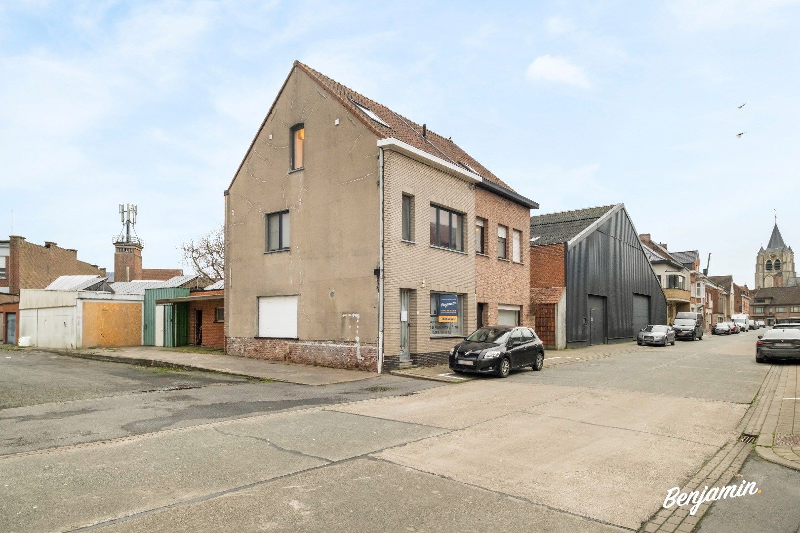 Hoofdfoto van de publicatie: Halfopen woning met loods in Heule