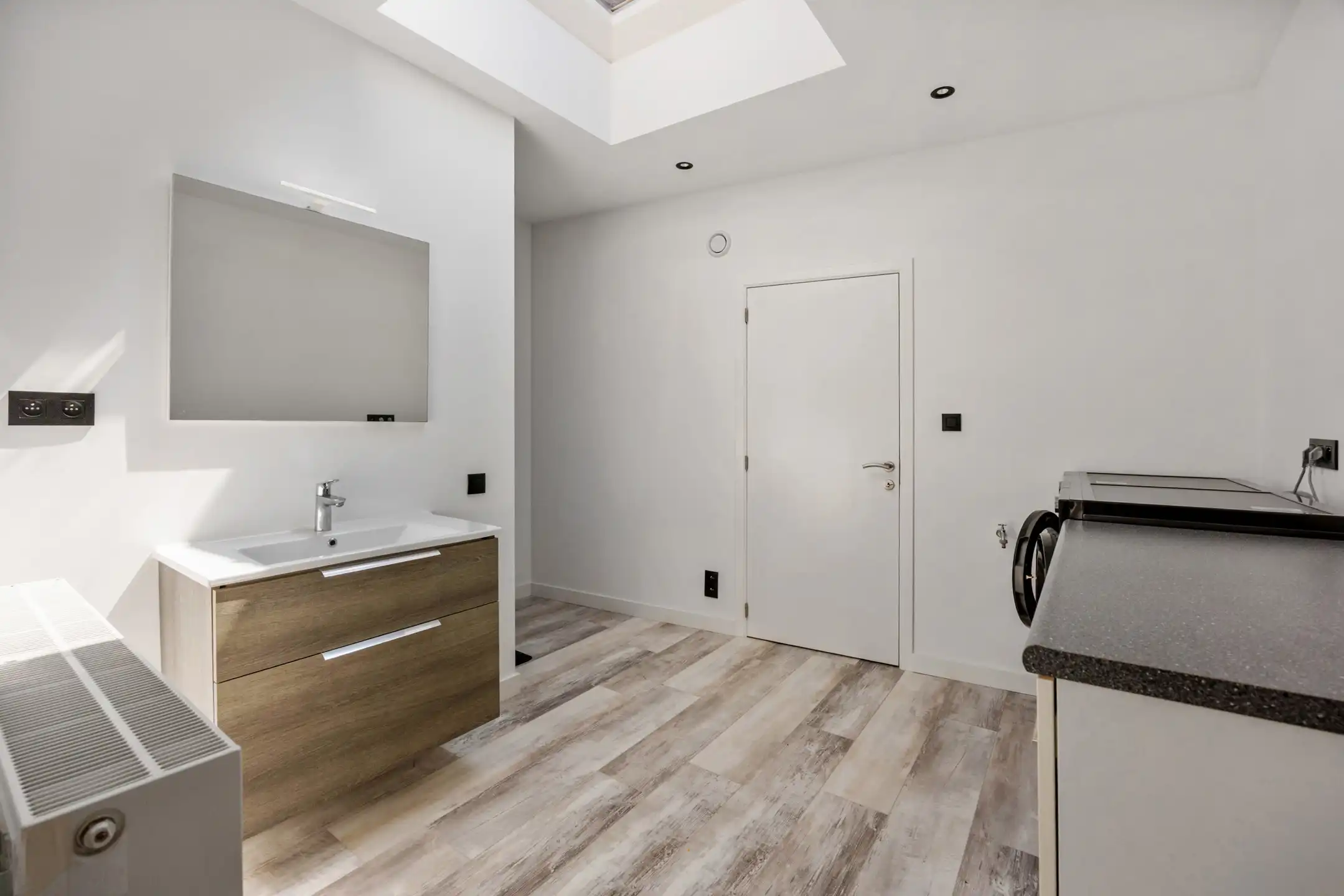 Gerenoveerde gezinswoning + werkplaats / garage foto 12