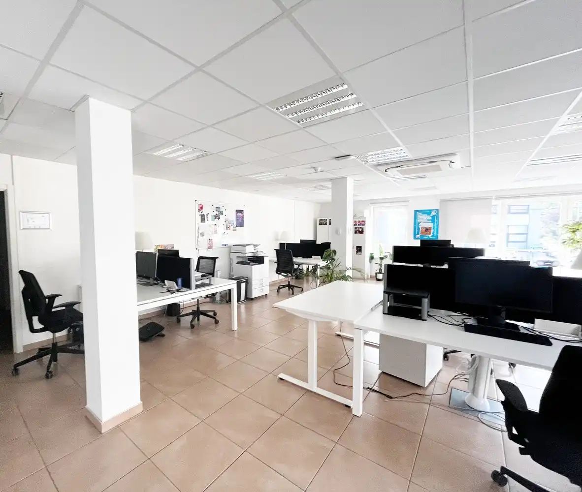 Uitzonderlijk hoekpand: modern commercieel gebouw op strategische zichtlocatie in Aalst foto 4