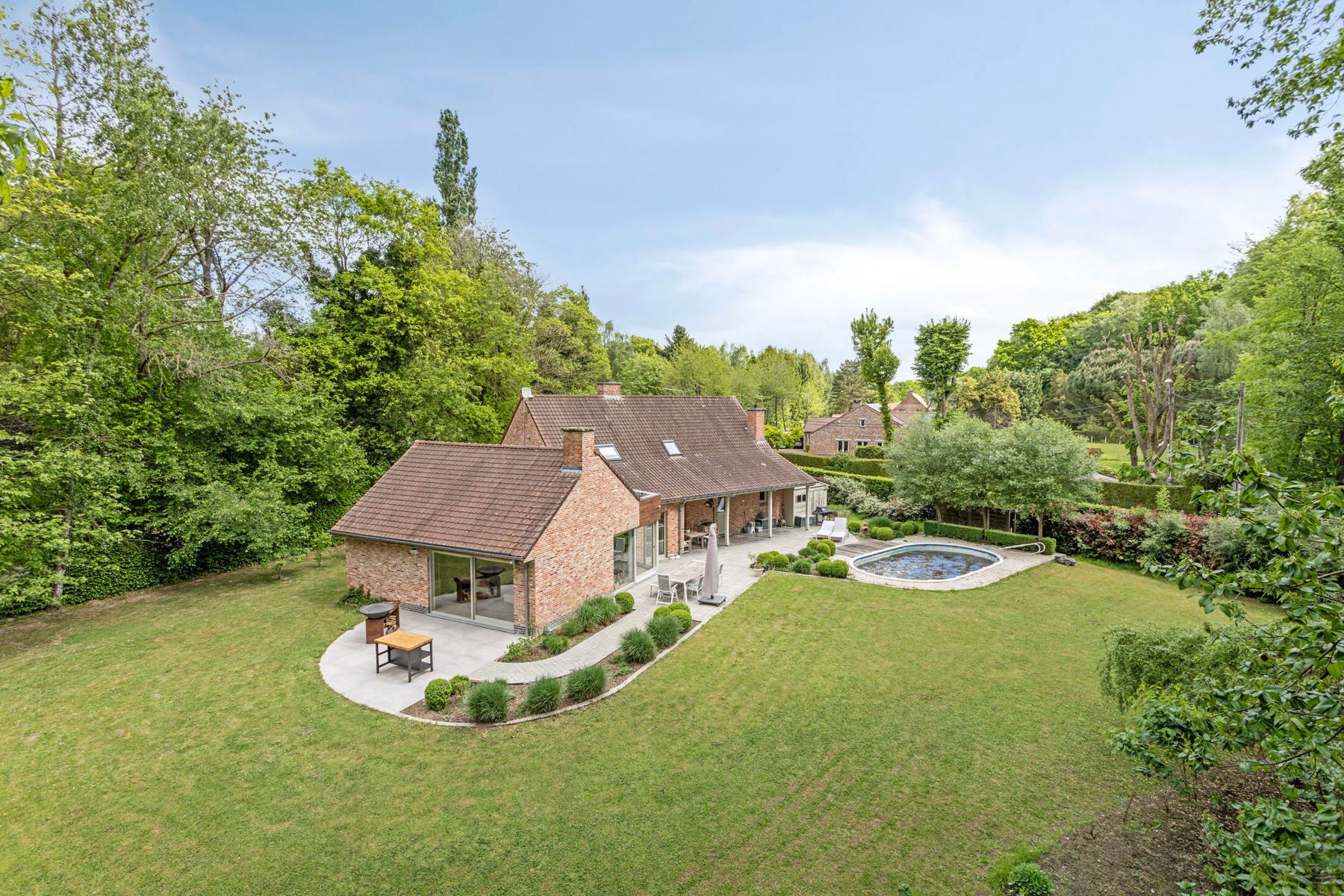  Landelijke villa met moderne uitbouw zwembad en sauna foto {{pictureIndex}}