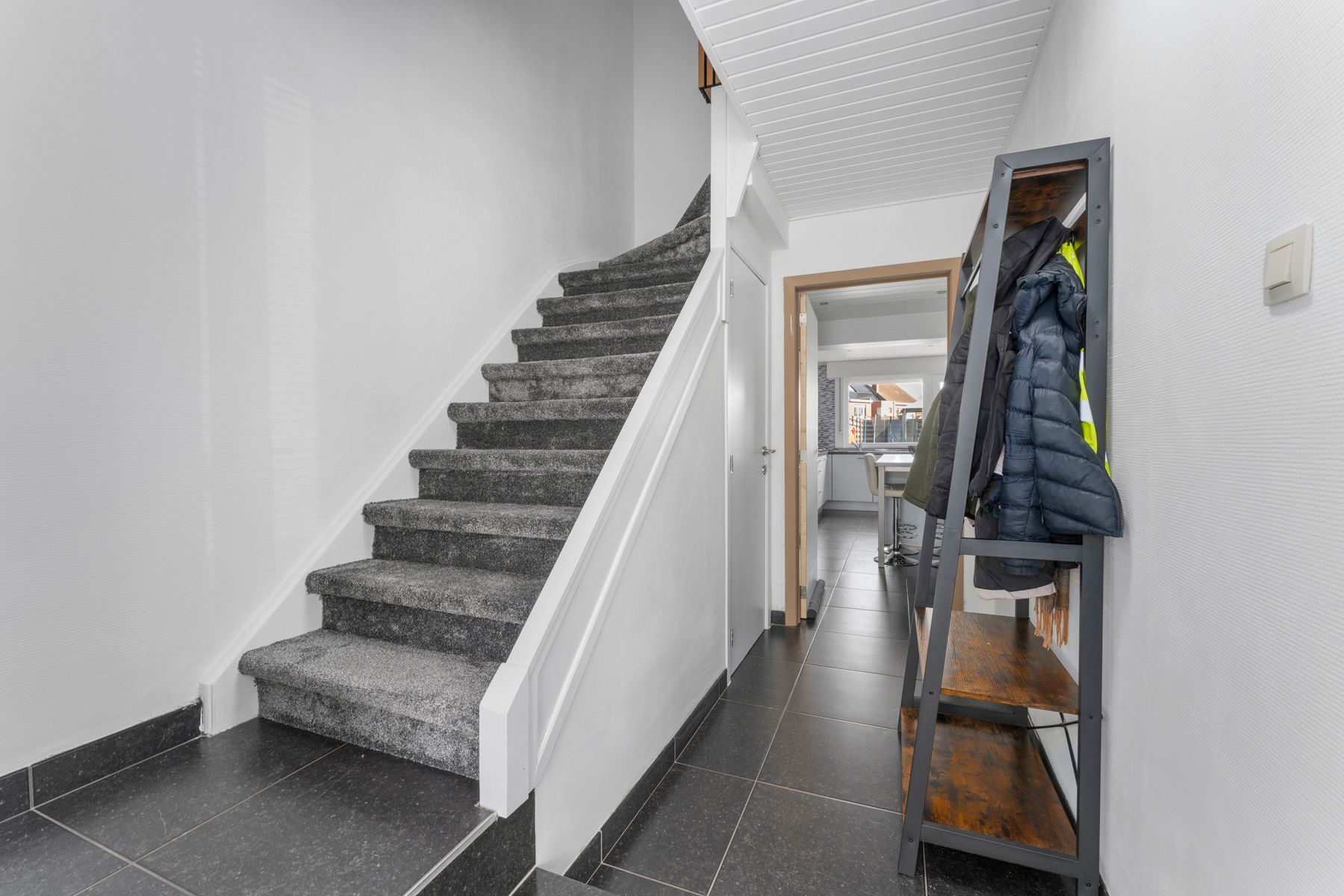 Centraal gelegen gerenoveerde rijwoning met 3 slpk en tuin foto 19