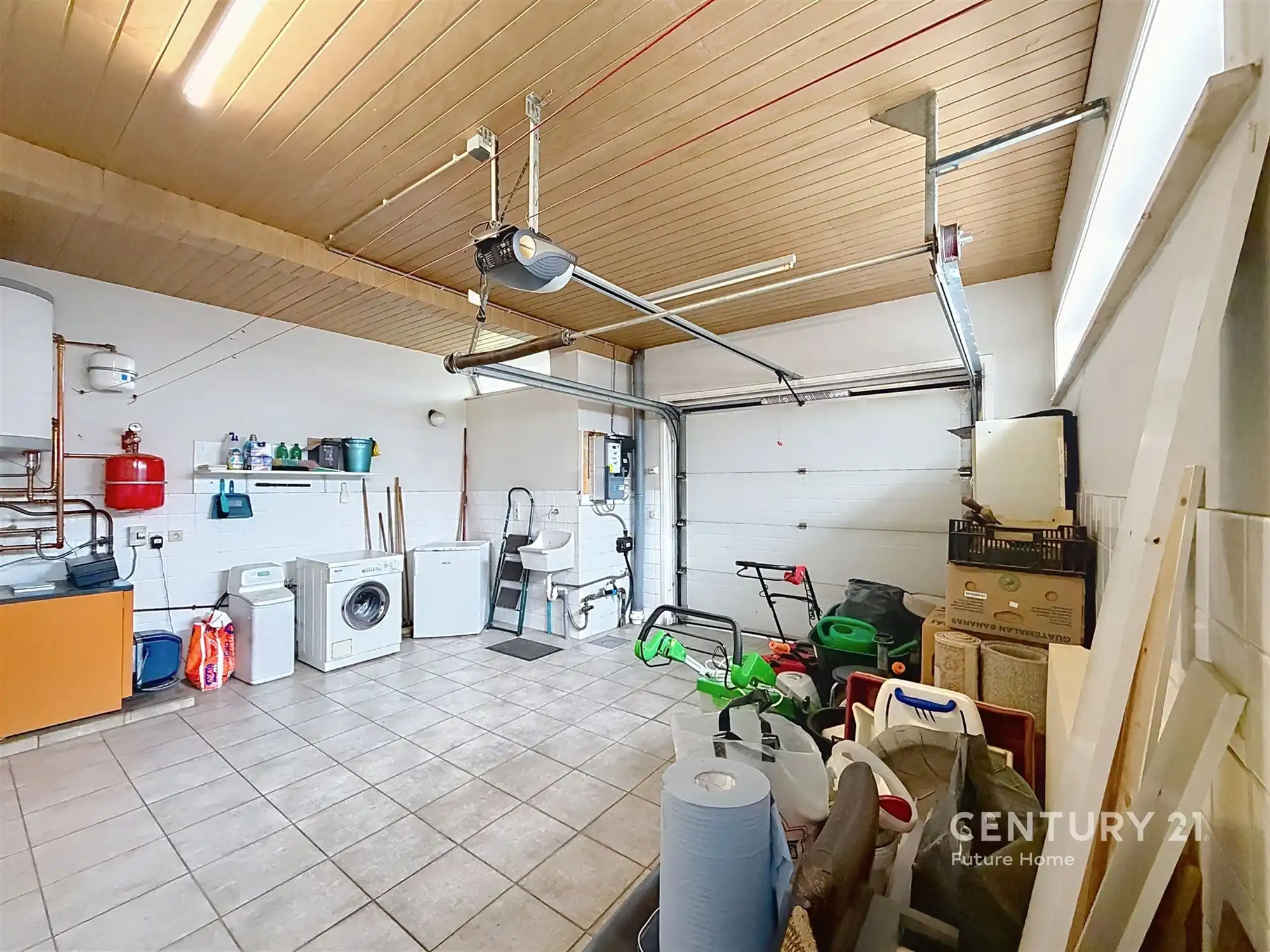 Karaktervolle architecturale woning met veel potentieel foto 22