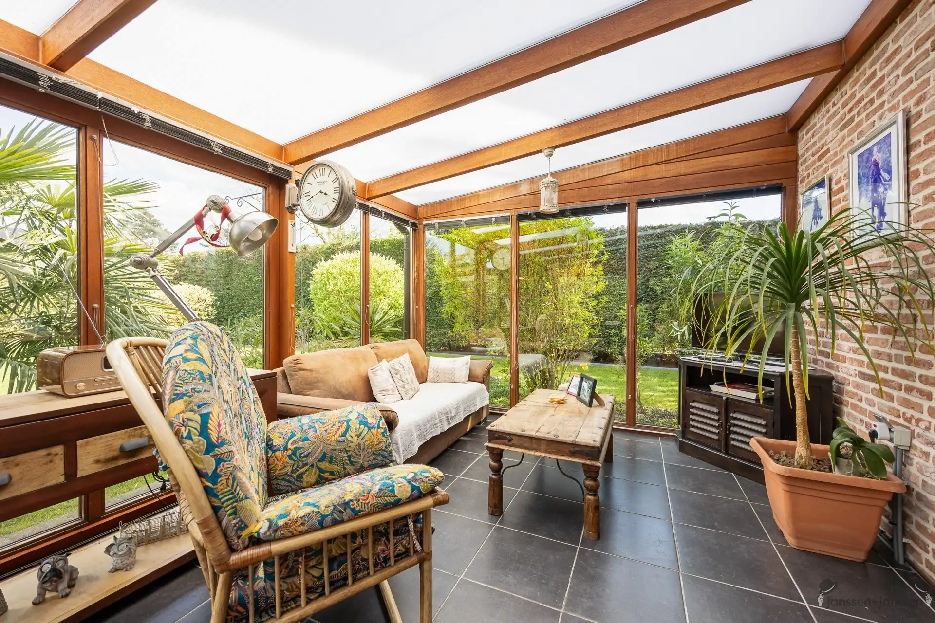 Instapklare woning met verzorgde tuin op een perceel van 810 m² foto 13