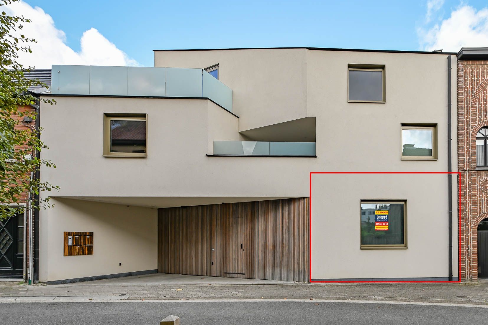 QUASI NIEUWBOUW ZONDER BTW INCL.CARPORT EN TERRAS foto 2