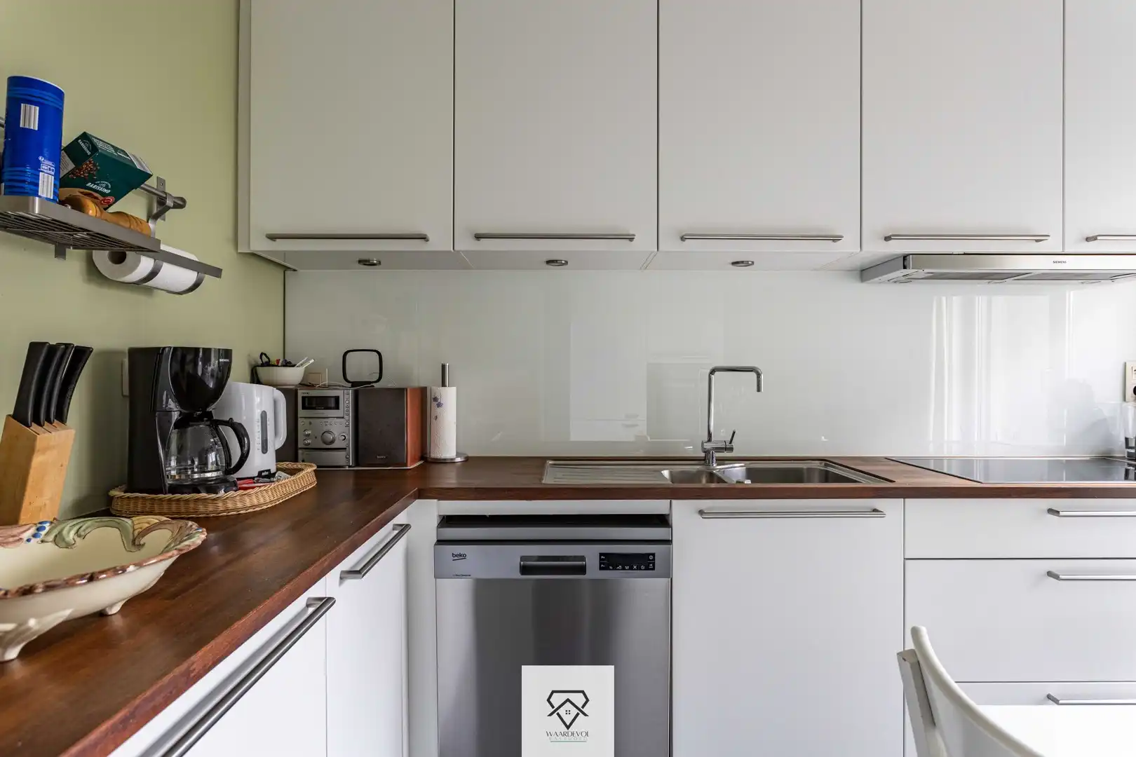 Uitstekend gelegen bungalow met ruimte en potentieel te Drongen foto 8