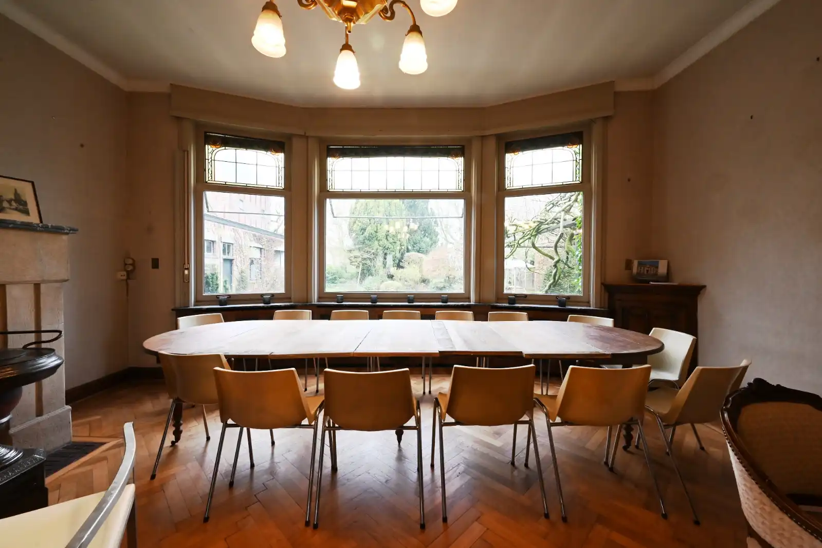 Herenhuis op de markt van Ardooie foto 8