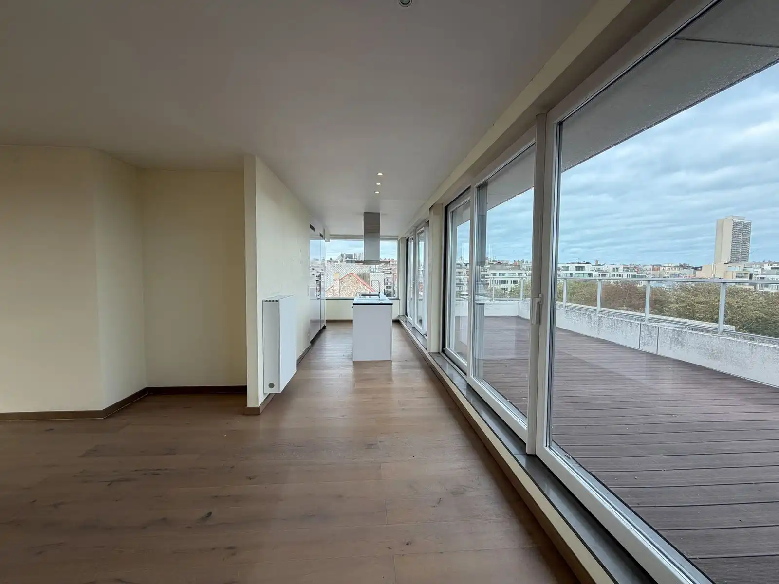 Zeer lichtrijk duplexappartement met twee slaapkamers en ruime terrassen in Oostende foto 11