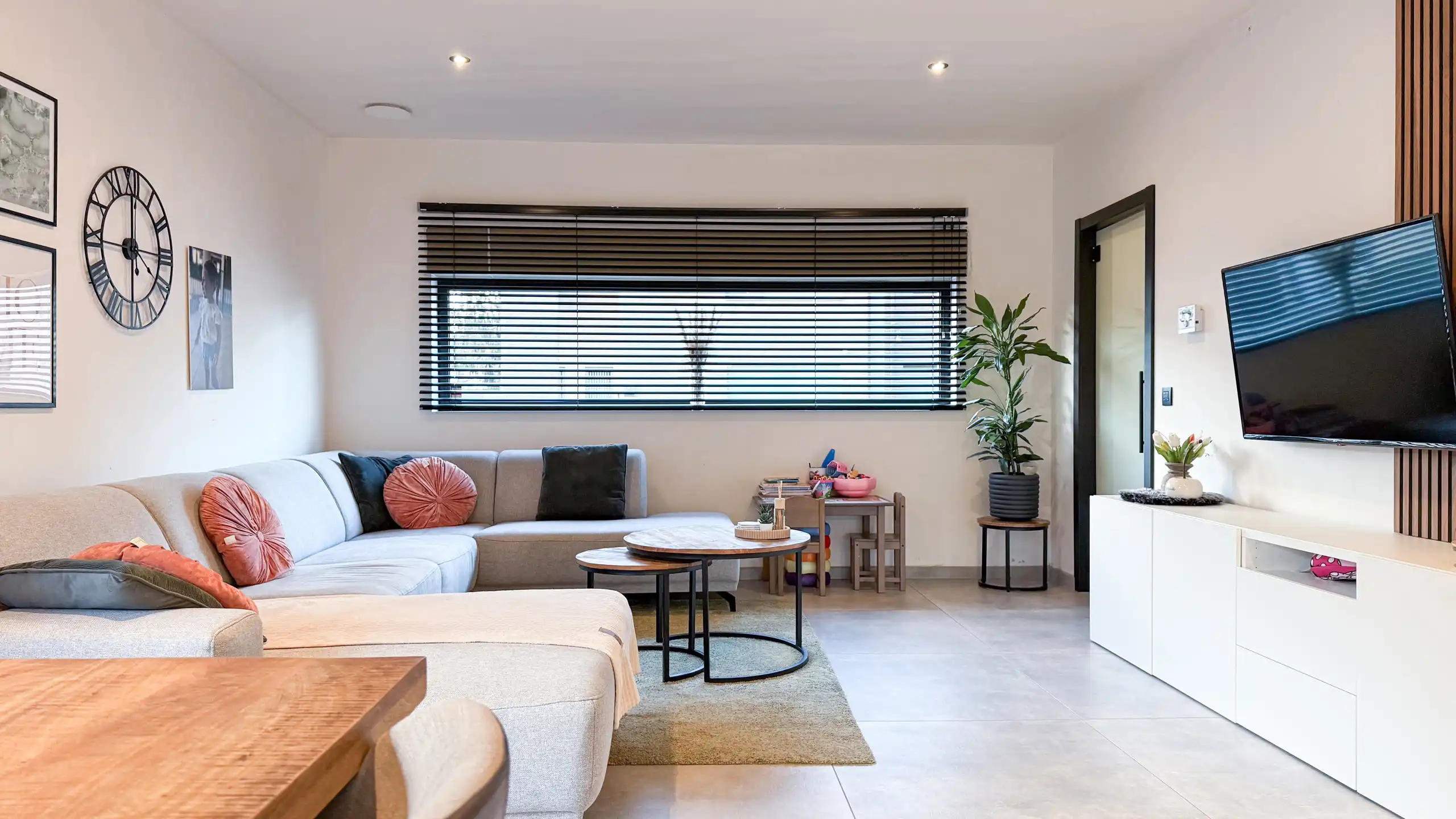 Moderne halfopen bebouwing (3 jaar oud) nabij E313 & E314! foto 3