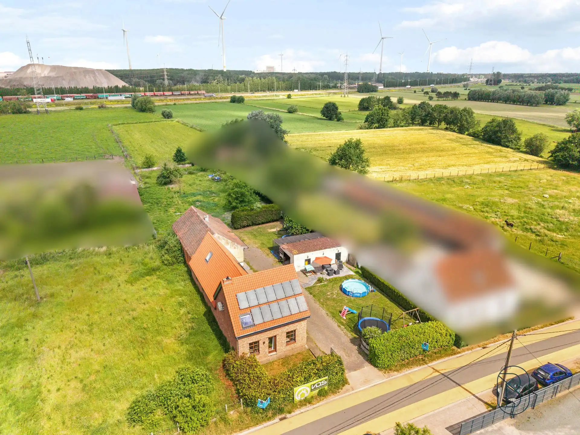 Ruime woning met 5 slpk, garage en bijgebouw op 2.279 m² foto 3