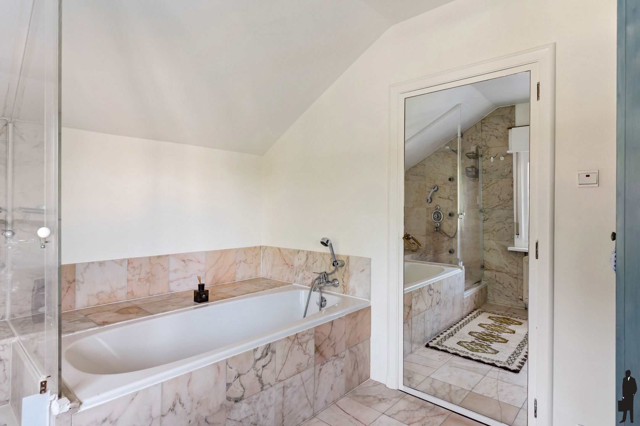 Welgelegen charmante villa met 3 slpks en bureau op GLVL foto 17