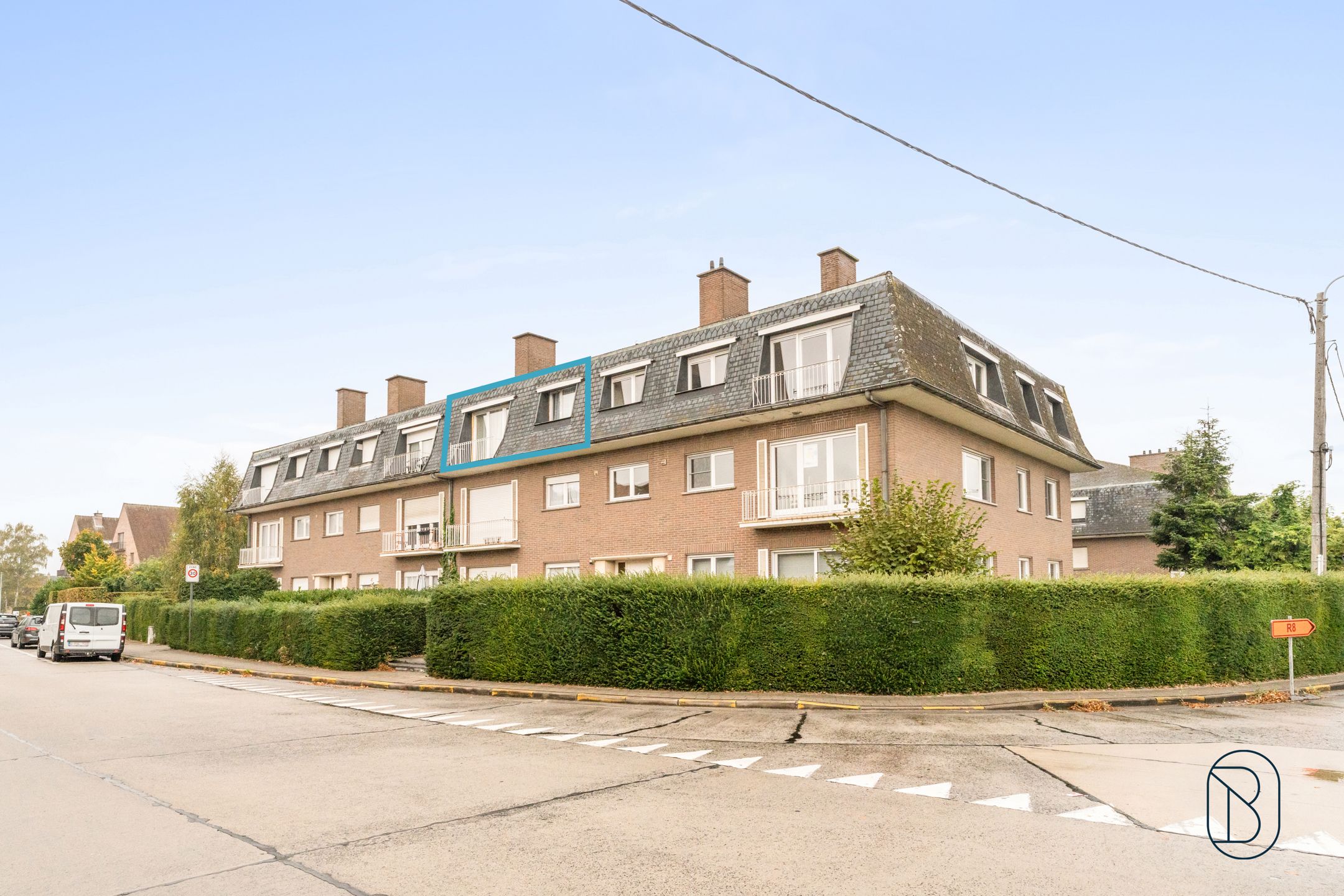 Modern gerenoveerd appartement met garage foto 16