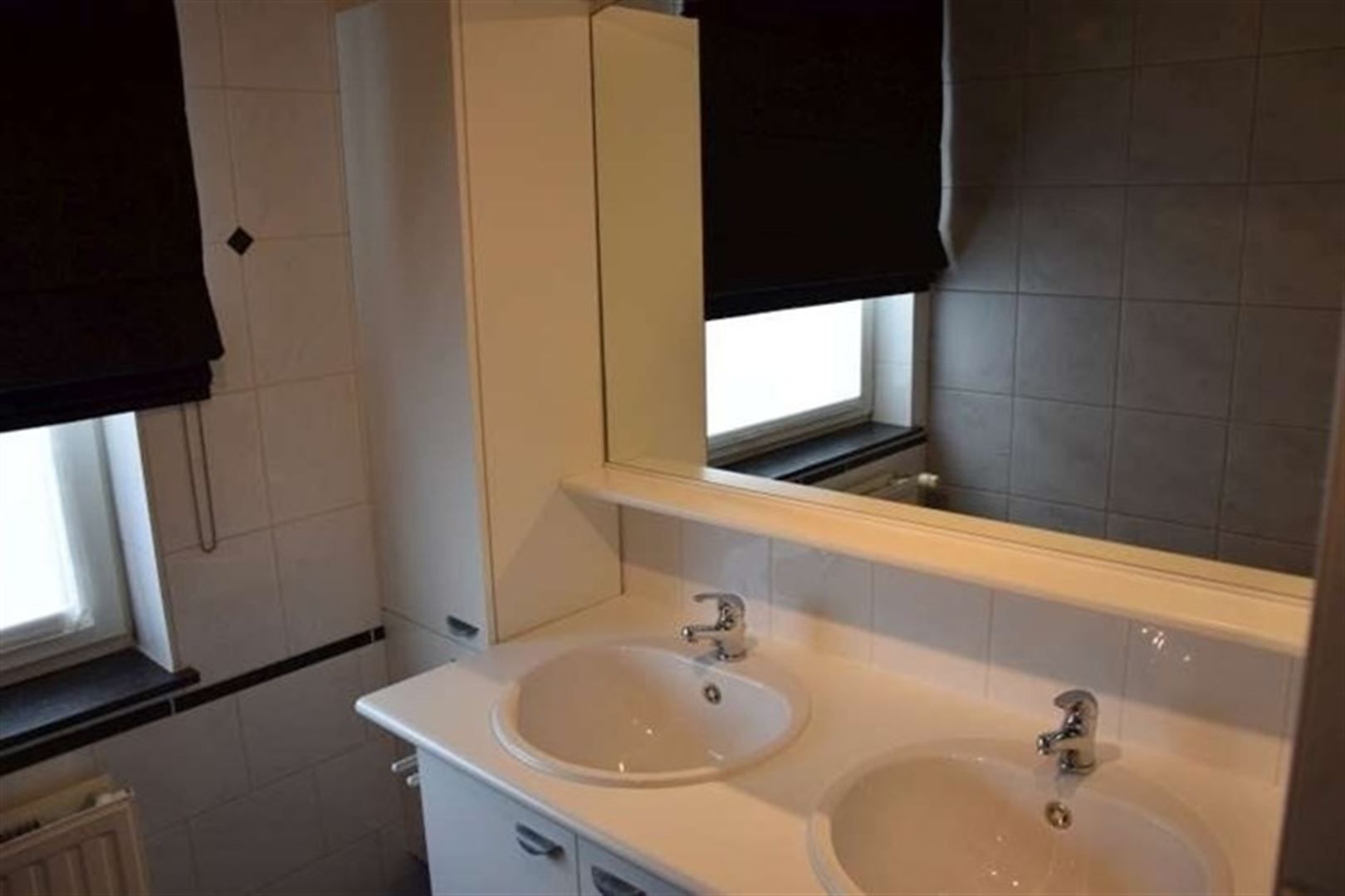 TE KOOP: Ruim appartement met garage in Genk! foto 9