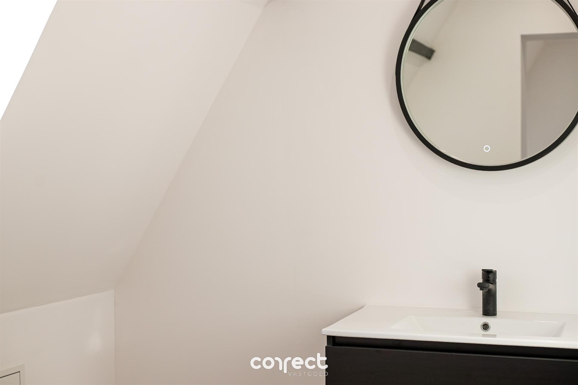 Prachtig gerenoveerde stadswoning met tuin foto 24